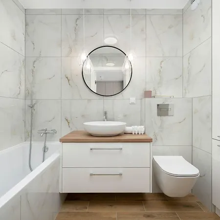 Stylish One Bedroom In By Renters ヴロツワフ