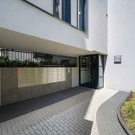 Stylish One Bedroom In By Renters