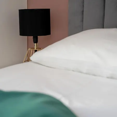 Stylish One Bedroom In By Renters Апартаменты *