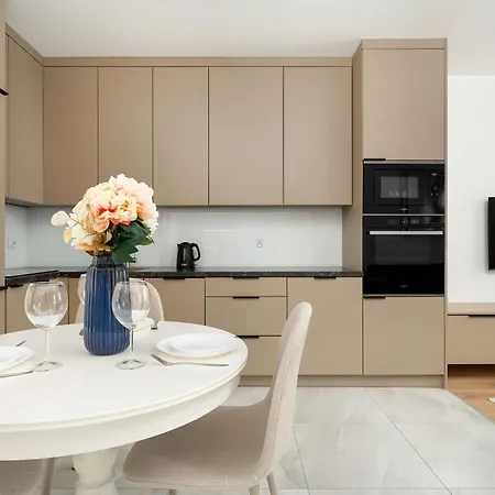 Stylish One Bedroom In By Renters Wrocław