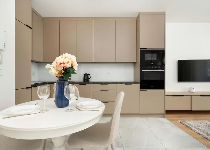 Stylish One Bedroom In By Renters Wrocław